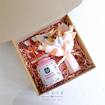 Gentle Moment (Gift Box)