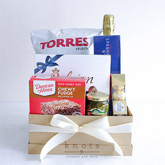 Curated Cravings (Gourmet Hamper)