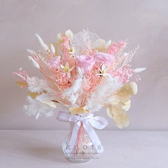 Taylor (Dried & Preserved Flower Arrangement)
