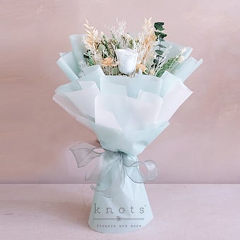 Wendy (Dried and Preserver Bouquet)