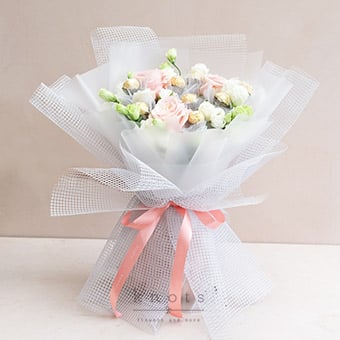Pristine Touch (Ecuadorian Roses with Ferrero Rocher Chocolates)