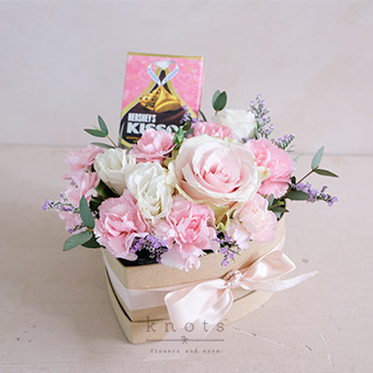 Heart’s in Paradise (Box Arrangement w/ chocolate)
