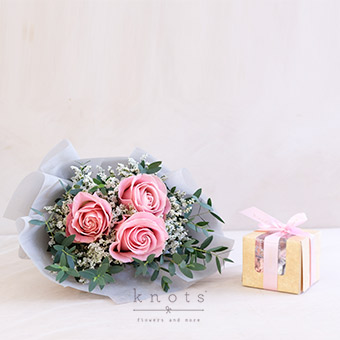 Candy Crush (Pink Ecuadorian Roses Bouquet with Kisses Chocolate)