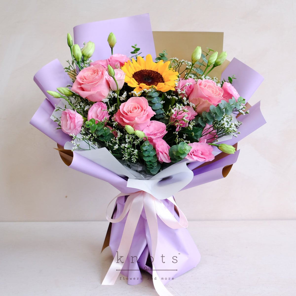 Lovable Lady (Sunflower And Pink Ecuadorian Roses Bouquet)
