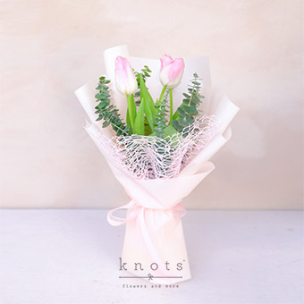 Demi (3 Tulips Bouquet)