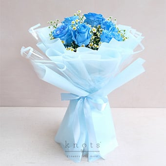 Milky  Heaven (6 Powder Blue Ecuadorian Roses)