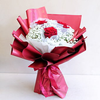 Ruby Fantasy (3 Red Ecuadorian Roses Bouquet)