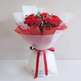 Valda (Red Carnations Bouquet)
