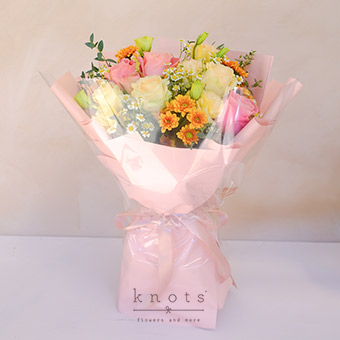 Dainty Cheer (Mixed Roses Bouquet)