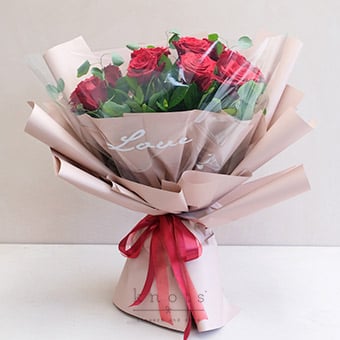 Timeless Love (12 Red Ecuadorian Roses)