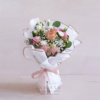 Glam Beauty (Rose Bouquet)