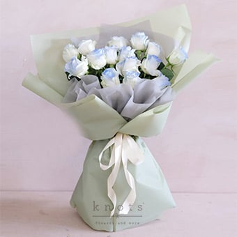 Blue Moon (15 White Roses Bouquet)