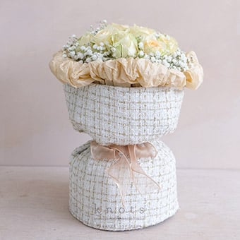 Adella (Peach Roses Bouquet w/ Fairy Lights)