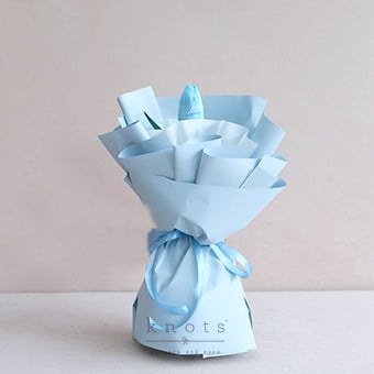 Marcy (Ice Blue Dyed White Tulip Petite Bouquet)