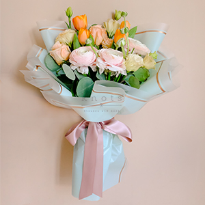 Solana (Roses & Ranunculus Bouquet)
