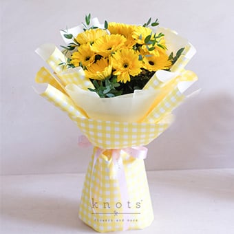 Special Smile (10 Yellow Gerbera Bouquet)