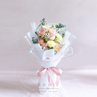 Dreamy Tale (Shimmer Ecuadorian Rose w/ Fairy Lights)
