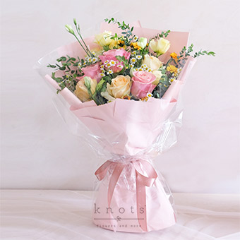 Dainty Cheer (Mixed Roses Bouquet)