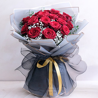 Never Let Go (18 stalks Red Ecuadorian Roses Bouquet)