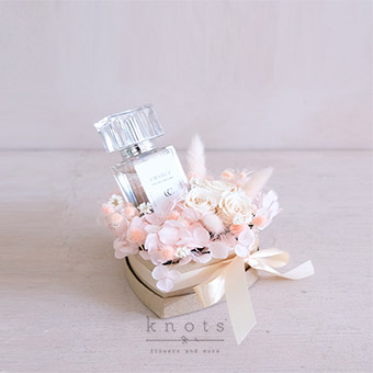 Heaven Scent ( Preserved Flowers and Perfume)