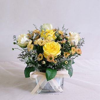 Amber Touch (Peach & Yellow Roses Arrangement)