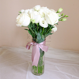 Pure Reminiscent (White Ecuadorian Roses Arrangement) 