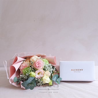 Charming Sweetheart (Pink Ecuadorian Rose Bouquet w/ Macarons)