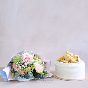 Dreamy Day (Rose Bouquet with Cake)