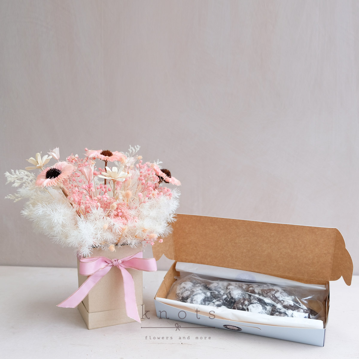 Sweet Paradise (Dried Flowers and Cookies)
