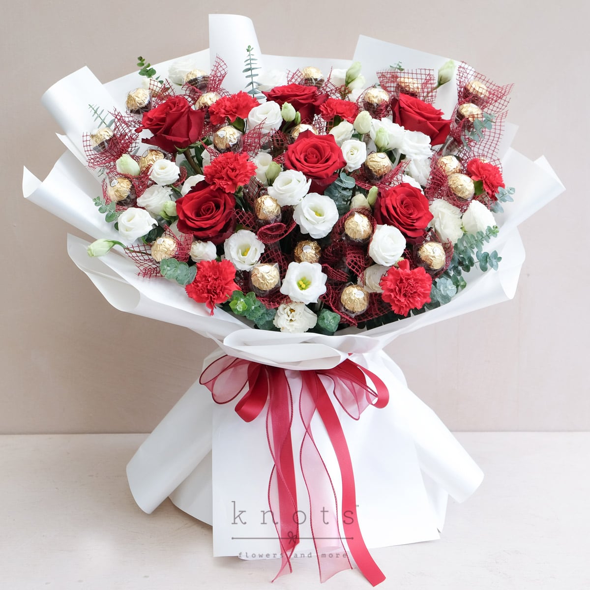 Dreamers Escapade (Red Ecuadorian Roses with Ferrero Rocher Chocolates)