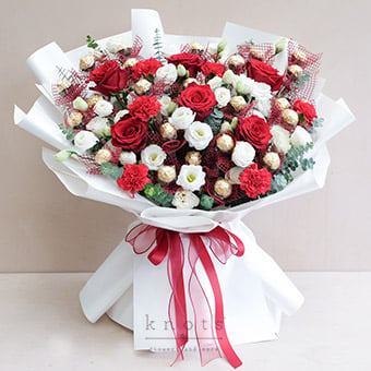 Dreamers Escapade (Red Ecuadorian Roses with Ferrero Rocher Chocolates)