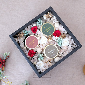 Christmas Lit (Preserved Flowers with Candles)