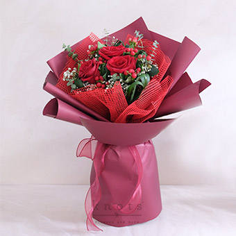 Season of Love (Red Ecuadorian Roses Bouquet)