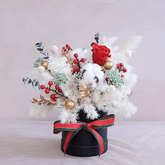 A Wonderful Christmas (Dried & Preserved Flower Arrangement)
