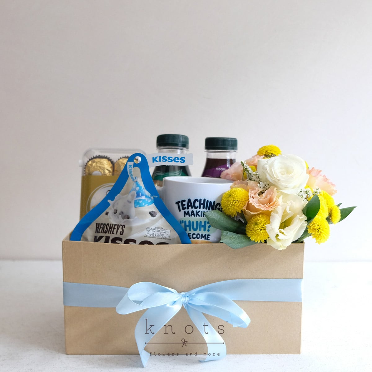 Sweet Thanks (Teacher's Day Gift Hamper w/ Flowers)