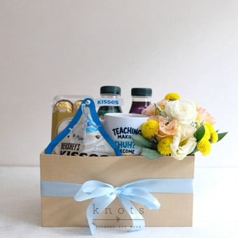 Sweet Thanks (Teacher's Day Gift Hamper w/ Flowers)